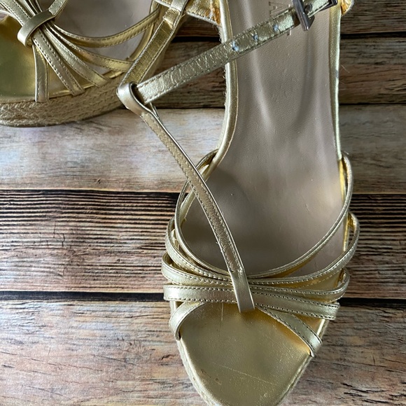 Colin Stuart Gold Metallic Wedge Sandals Size 10B - Picture 2 of 9